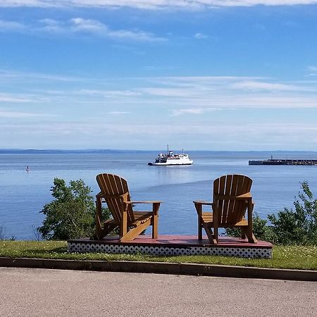 Motel Et Chalets Bo-Fleuve Evangeline Saint-Siméon Exterior foto