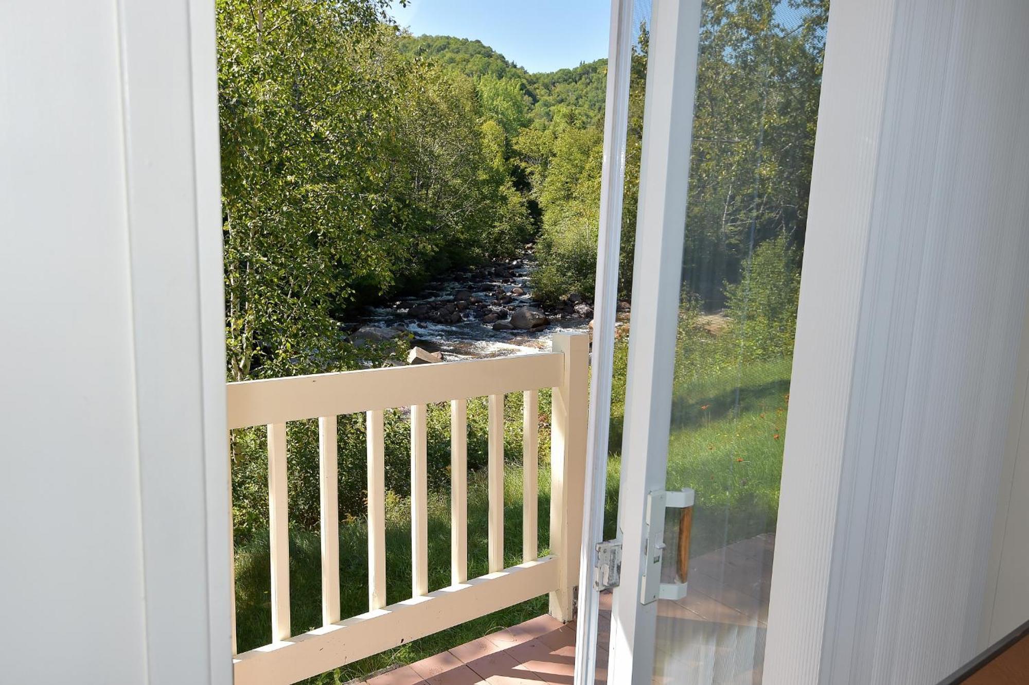 Motel Et Chalets Bo-Fleuve Evangeline Saint-Siméon Cameră foto