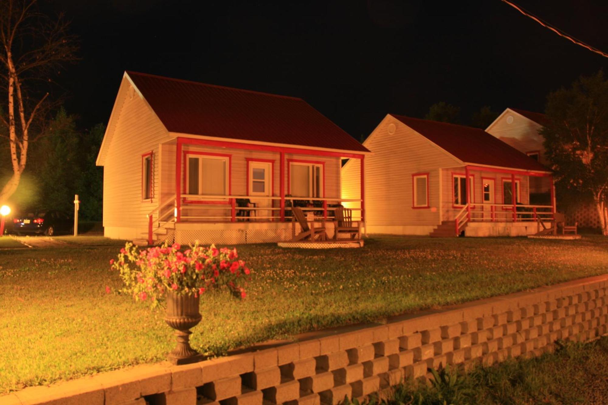 Motel Et Chalets Bo-Fleuve Evangeline Saint-Siméon Cameră foto
