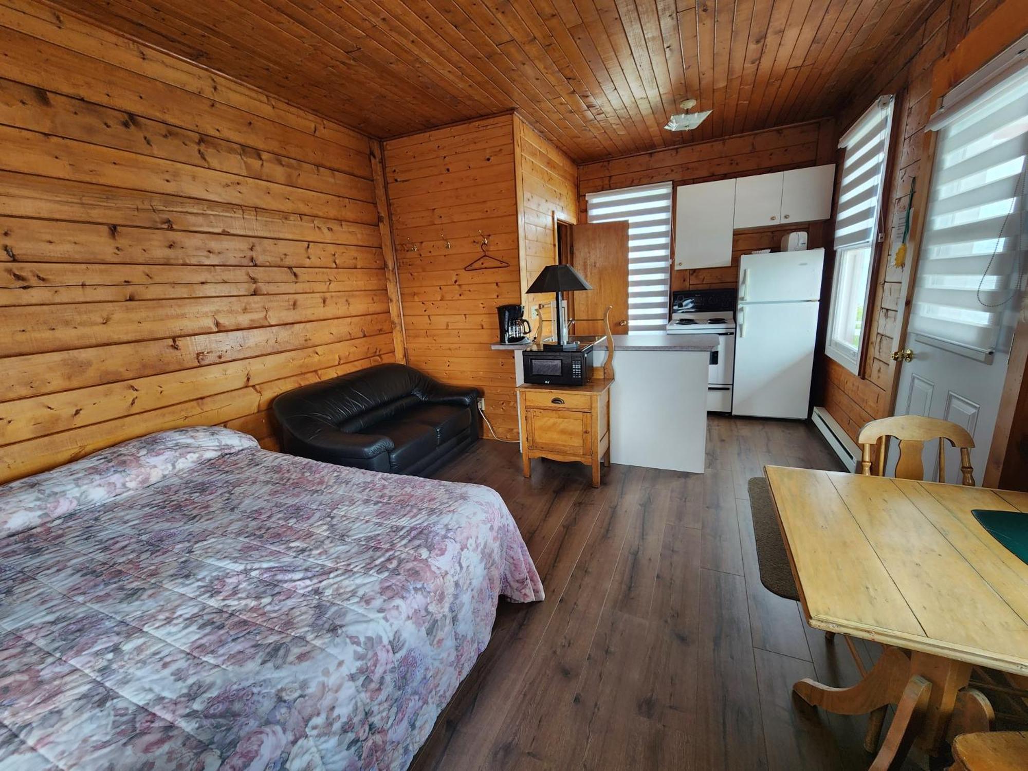 Motel Et Chalets Bo-Fleuve Evangeline Saint-Siméon Exterior foto